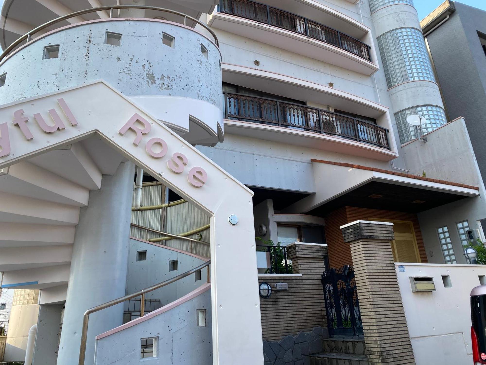 Joyful Rose Appartement Ginowan Buitenkant foto